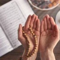 Bacaan Doa Akhir dan Awal Tahun Baru Islam 1447 H Lengkap dengan Artinya
