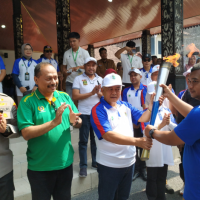 Bupati Sanusi Terima Api Porprov Jatim ke-IX, Langsung Diarak Keliling Kabupaten Malang