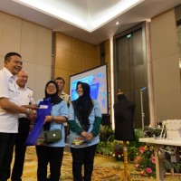 Dorong Pendapatan Lebih, Ratusan Buruh Linting Rokok di Kota Malang dapat Pelatihan dan Bantuan Alat