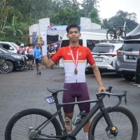 Penuh Keterbatasan, Pebalap Sulbar Jadi Juara 1 Nomor Men Junior Kejurnas Balap Sepeda Road Race 2025 di Banyuwangi