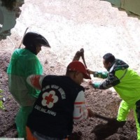 Tebing Setinggi 8 Meter Longsor Rusak Rumah di Tirtoyudo