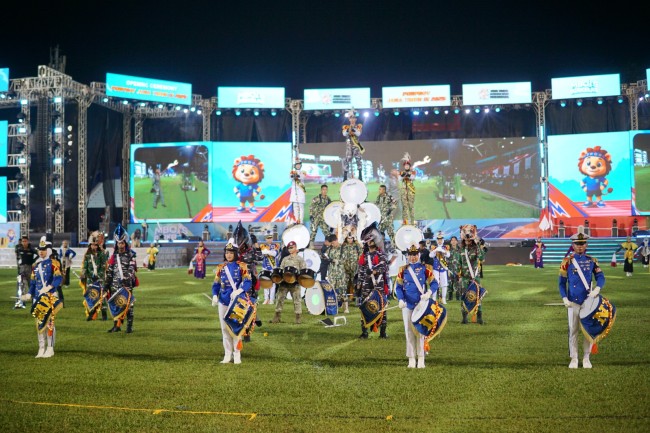 Panggung megah opening ceremony Porprov IX Jatim 2025 di Stadion Gajayana (foto: Igoy/JatimTIMES)