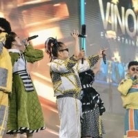Keren! Vinoqi Entertaiment Bareng Arlida Putri, Cak Sodiq, Nyanyikan Lagu Ciptaan Gubernur Jatim