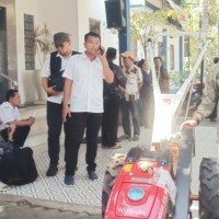 59 Kelompok Tani Sampang Terima Hand Traktor, Dispertan KP Siapkan Skema Monitoring