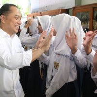 MK Putuskan SD-SMP Wajib Gratis, Wali Kota Surabaya Tunggu Juknis Pusat