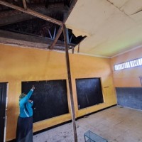 Memprihatinkan! Bangunan Kelas Nyaris Ambruk Bikin SDN di Jombang Hanya Dapat 2 Murid Baru