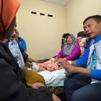 Sambangi Korban Ambrolnya Dinding Pasar Besar, Wali Kota Malang Beri Jaminan Pengobatan