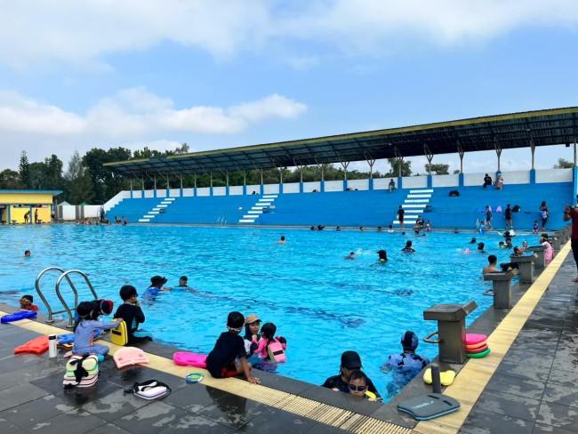Aktivitas pelatihan oleh GSAI Swim School di Kolam Renang Tirta Marabunta.(Foto: Istimewa).