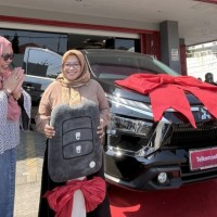 Pelanggan Telkomsel di Sidoarjo Bawa Pulang Mobil Mitsubishi Xpander