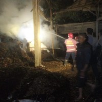 Gudang Penyulingan Cengkeh di Nglurup Terbakar
