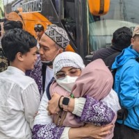 197 Jemaah Haji Kota Batu Tiba di Masjid Sultan Agung, Disambut Tangis Haru Keluarga