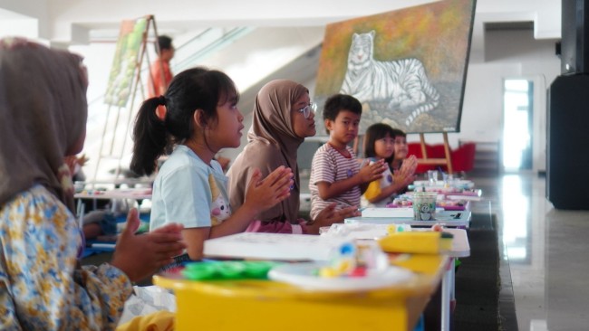 Peserta lomba melukis FLEX Competition. (Foto: istimewa)