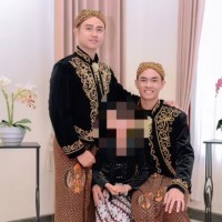 Viral, Foto Prewedding Sesama Jenis Pakai Adat Jawa 