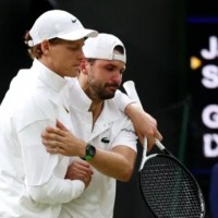 Petenis Grigor Dimitrov Cedera, Jannik Sinner Lolos ke Perempat Final Wimbledon 2025