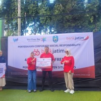 Dukung Pertumbuhan Ekonomi Daerah, Bank Jatim Serahkan 455 Tenda Portabel untuk UMKM