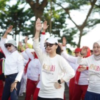 Senam Bersama Ratusan Lansia, Mbak Cicha: Supaya Tetap Bugar di Usia Senja