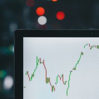 IHSG Tembus 6.900! Tapi Rupiah Justru Melemah ke Rp 16.239 per Dolar AS