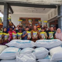 Ringankan Beban Petani, Mas Dhito Salurkan Ribuan Kilogram Benih Jagung dan Padi