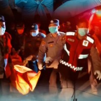 Tragedi KMP Tunu: Aris Warga Blitar Dimakamkan Dini Hari, Sang Ayah Masih Hilang di Selat Bali