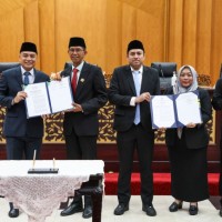Wujudkan Surabaya Kota Dunia,  Pemkot dan DPRD Sepakati RPJMD 2025-2029
