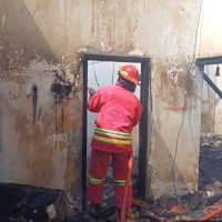 Kompor Diduga Tak Dimatikan Saat Ditinggal Kerja, Rumah di Lawang Ludes Terbakar