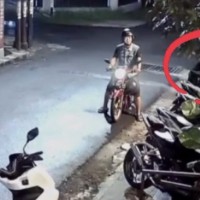 Lagi, Aksi Pencurian Helm di Kafe Malang Tertangkap CCTV