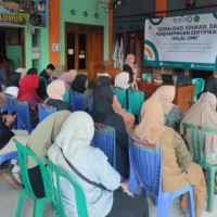 Mahasiswa dan Halal Center UIN Malang Turun ke Desa, Pelaku UMKM Tak Lagi Bingung Soal Sertifikasi Halal