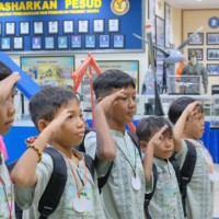 Fun Trip untuk Anak Yatim, Ajak ke Museum Penerbangan TNI AL dan Beri Perlengkapan Sekolah