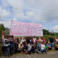 Tuntut Akses Listrik, Warga Kaligentong Tulungagung Gelar Demo Damai