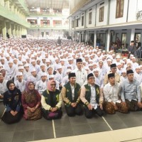 Tinjau PKG di Pondok Pesantren, Mbak Wali Bersama Wagub Jatim Dampingi Menko PMK dan Menteri PPPA 