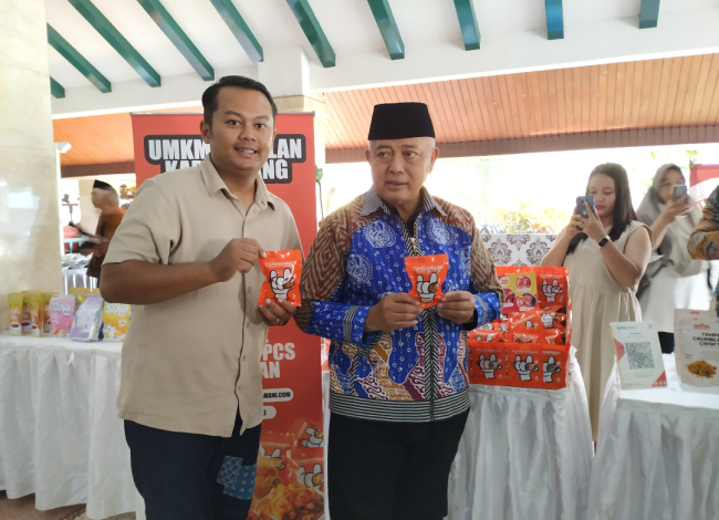 Corry Abdullah bersama Bupati Malang HM. Sanusi.