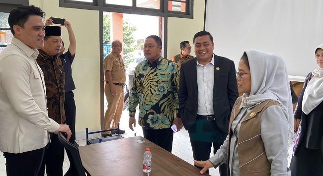 Anggota DPRD Jatim Puguh Wiji Pamungkas meninjau Sekolah Rakyat di Malang. (Foto: Puguh for Jatimtimes.com)