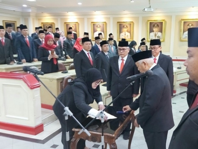 Penandatanganan Berita acara pelantikan dan pakta integritas Direktur RSUD Kanjuruhan.