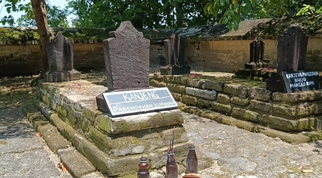 Makam Panembahan Jaminan di Astana Giriloyo