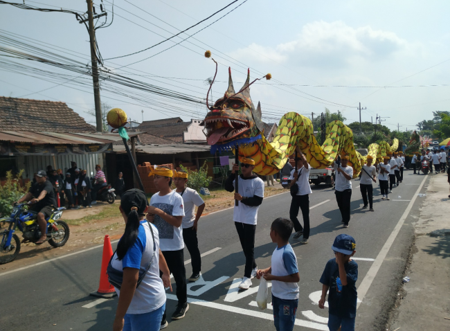 kontingen kirab budaya Desa Tumpang