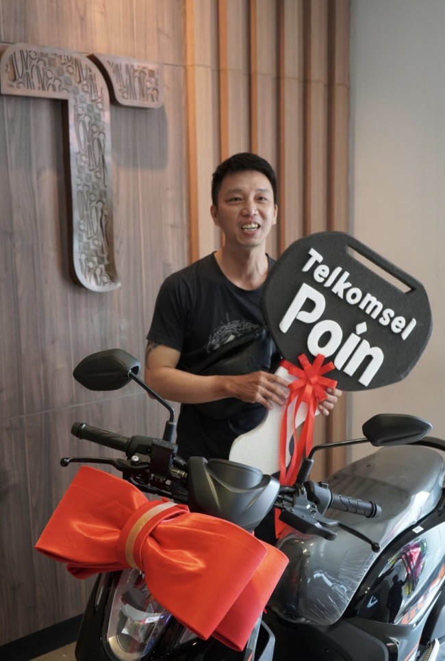 Pak Bernard, pemenang program Undi-Undi Hepi. (Foto: istimewa)