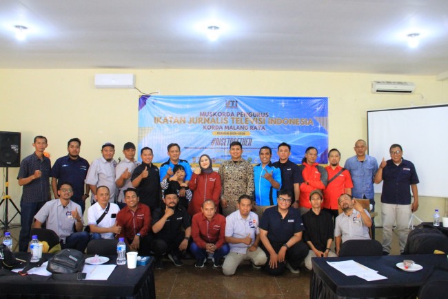 Foto bersama Ketua dan Pengurus periode 2025-2028, IJTI Korda Malang Raya. (Foto: istimewa)