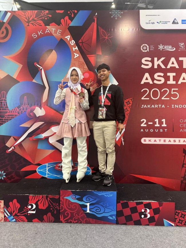 Naswa Chalisa Justiciaputri bersama pelatihnya coach Firdaus. (Foto: istimewa) 
