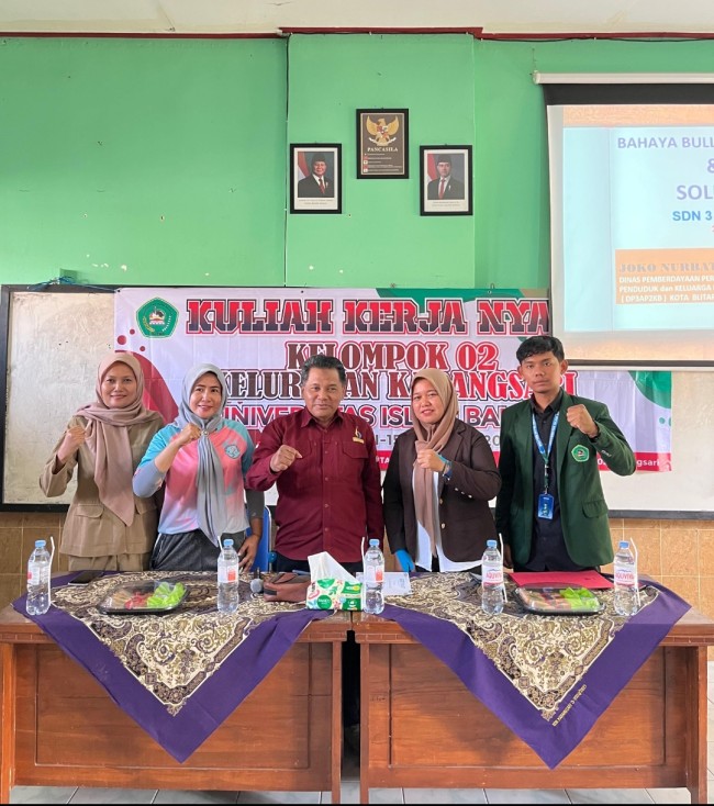 Mahasiswa KKN Unisba Blitar bersama siswa SDN 3 Karangsari mendeklarasikan aksi Stop Bullying sebagai komitmen membangun sekolah yang aman dan penuh empati. (Foto: Ist)