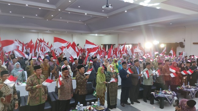 Merah putih. 