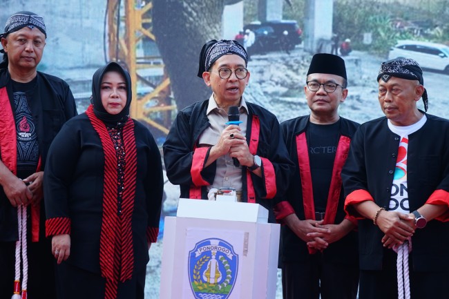 Fadli Zon, Menteri Kebudayaan RI yang menghadiri prosesi peresmian Monumen Reog dan Monumen Peradaban di Kabupaten Ponorogo. (Foto: Karinaya/JTN)