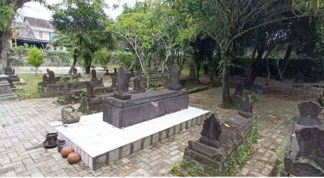 Makam ratu mas blitar