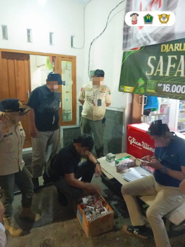 Momen tim gabungan lintas sektor mengamankan rokok ilegal. (Foto: istimewa)