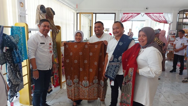 Foto bersama. 