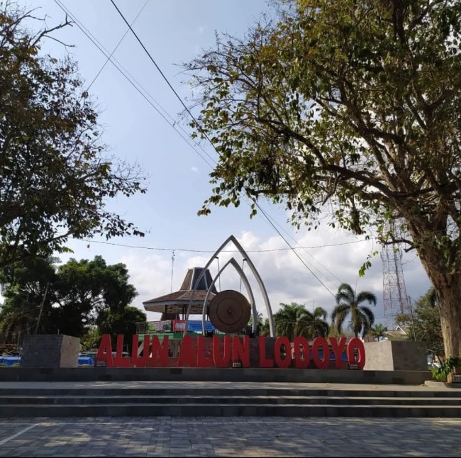 Alun alun lodoyo