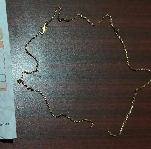 Barang bukti perhiasan yang dijambret pelaku. (Foto: Istimewa)
