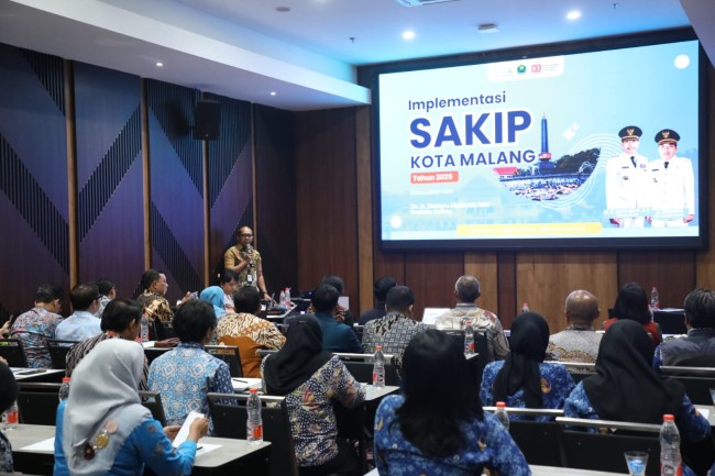 Kemenpan-RB saat menyampaikan evaluasi terhadap SAKIP Kota Malang.(Foto: Istimewa).