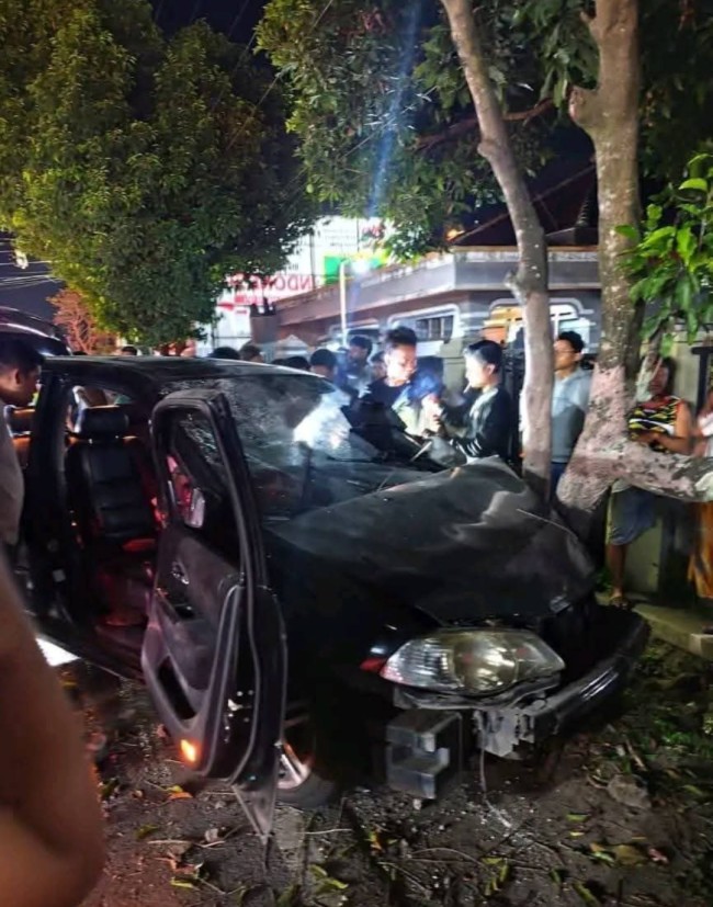 Mobil pelaku
