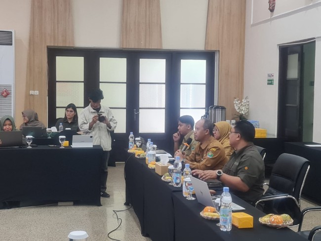 Suasana Simulasi Pengelolaan Limbah Bahan Berbahaya dan Beracun (B3) yang digelar oleh PT PLN (Persero) UID Jawa Timur. (Foto: istimewa)