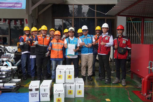 Foto bersama para petugas usai Gelar Kesiapan Tenaga Kerja dan Peralatan Petugas Yanbung PLN UP3 Malang. (Foto: istimewa)